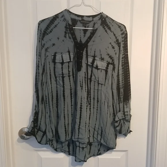 Rock & Republic Long Sleeve 100% Rayon Top. Lace up chest. Size Small - Picture 1 of 7